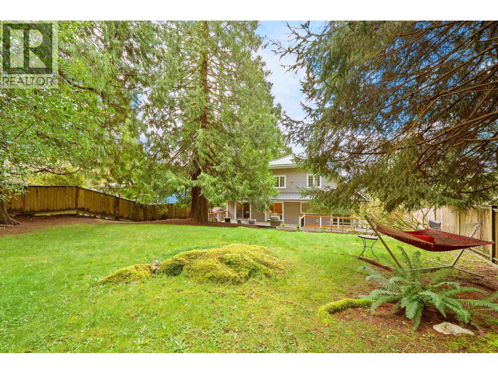 4622 Cove Cliff Road, North Vancouver, British Columbia  V7G 1H6 - Photo 2 - R3086585