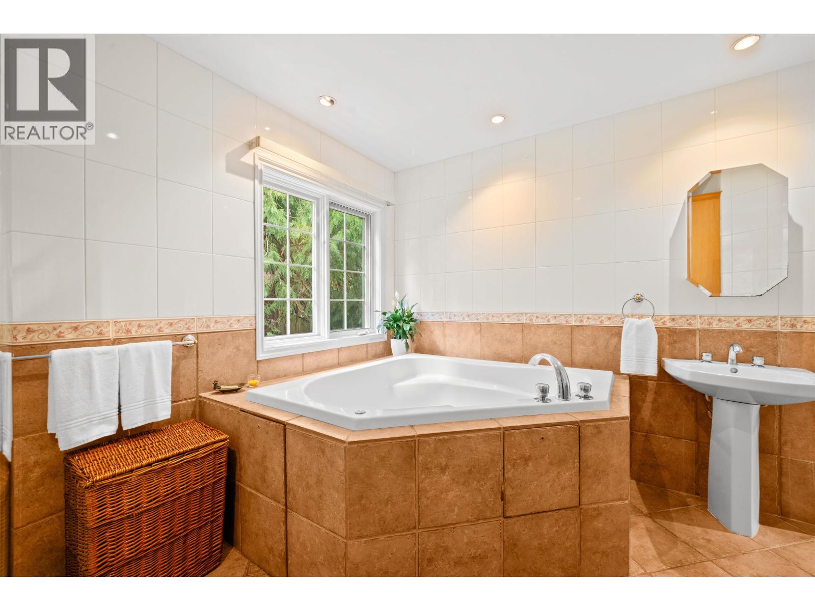 4622 Cove Cliff Road, North Vancouver, British Columbia  V7G 1H6 - Photo 22 - R3086585