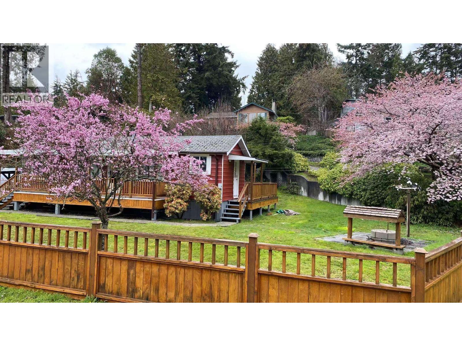 4598 Whitaker Road, Sechelt, British Columbia  V7Z 0E4 - Photo 3 - R3086635