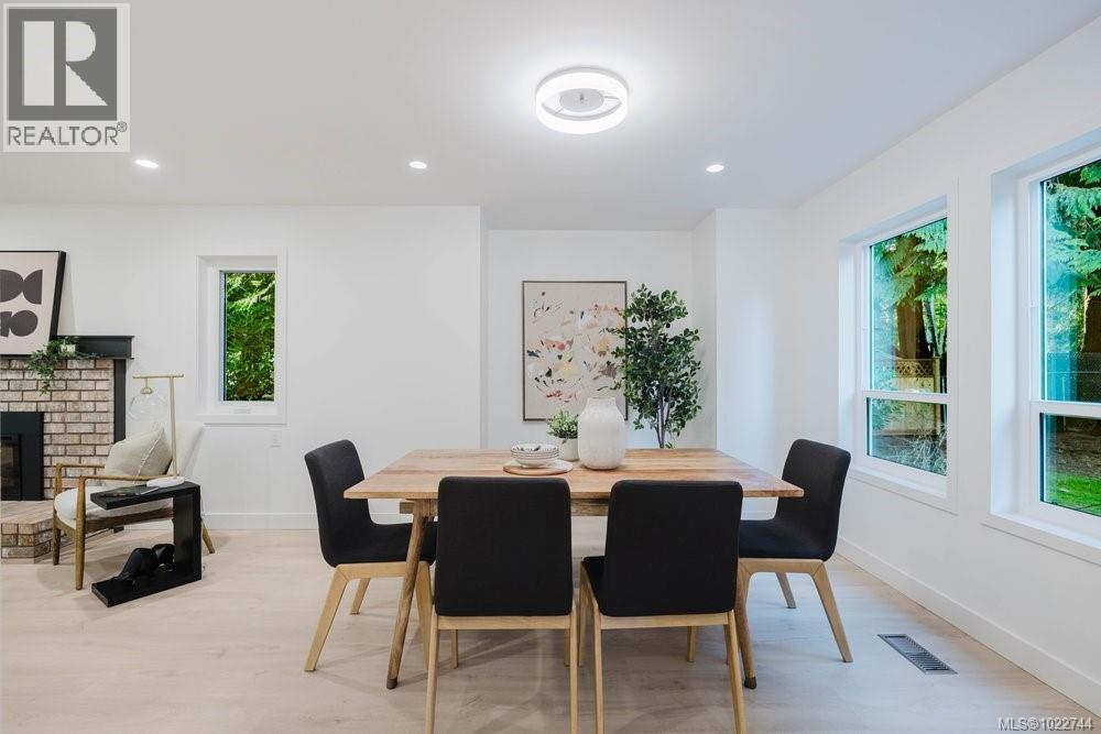 5180 Rutli Meadows Pl, Saanich, British Columbia  V8Y 1X6 - Photo 11 - 1022744