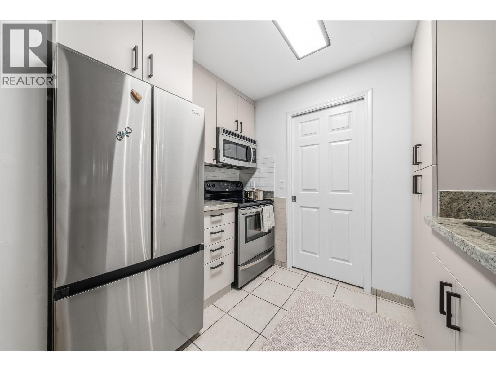 210 5281 Oakmount Crescent, Burnaby, British Columbia  V5H 4S7 - Photo 9 - R3086461