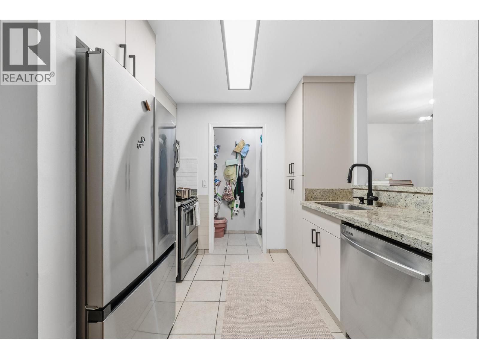 210 5281 Oakmount Crescent, Burnaby, British Columbia  V5H 4S7 - Photo 12 - R3086461