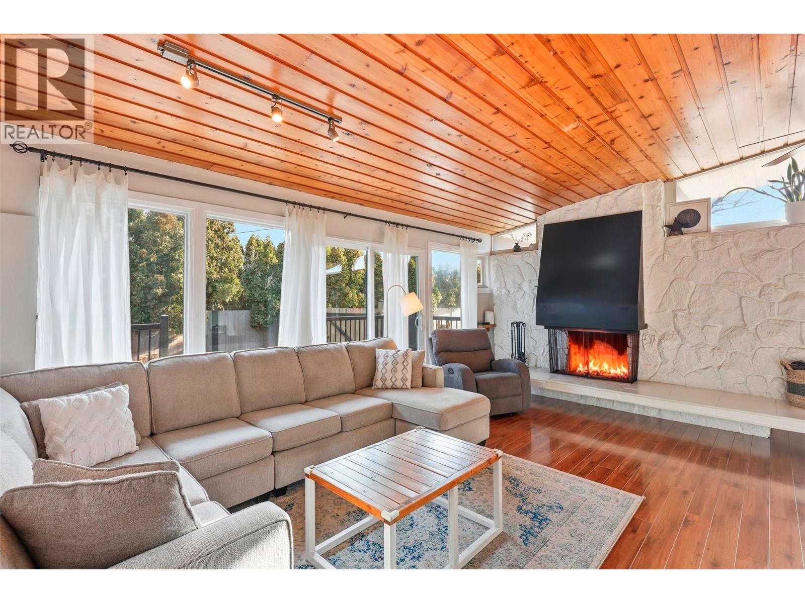 2520 Glenview Avenue, Kamloops, British Columbia  V2B 1P2 - Photo 3 - 10373647