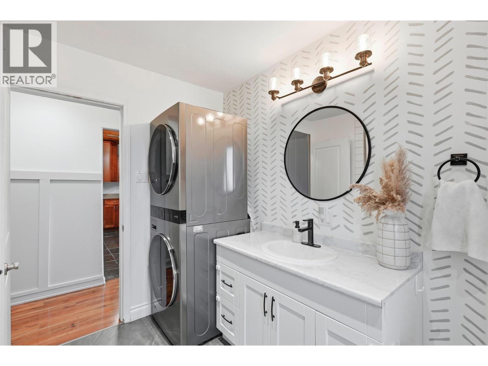 2520 Glenview Avenue, Kamloops, British Columbia  V2B 1P2 - Photo 32 - 10373647