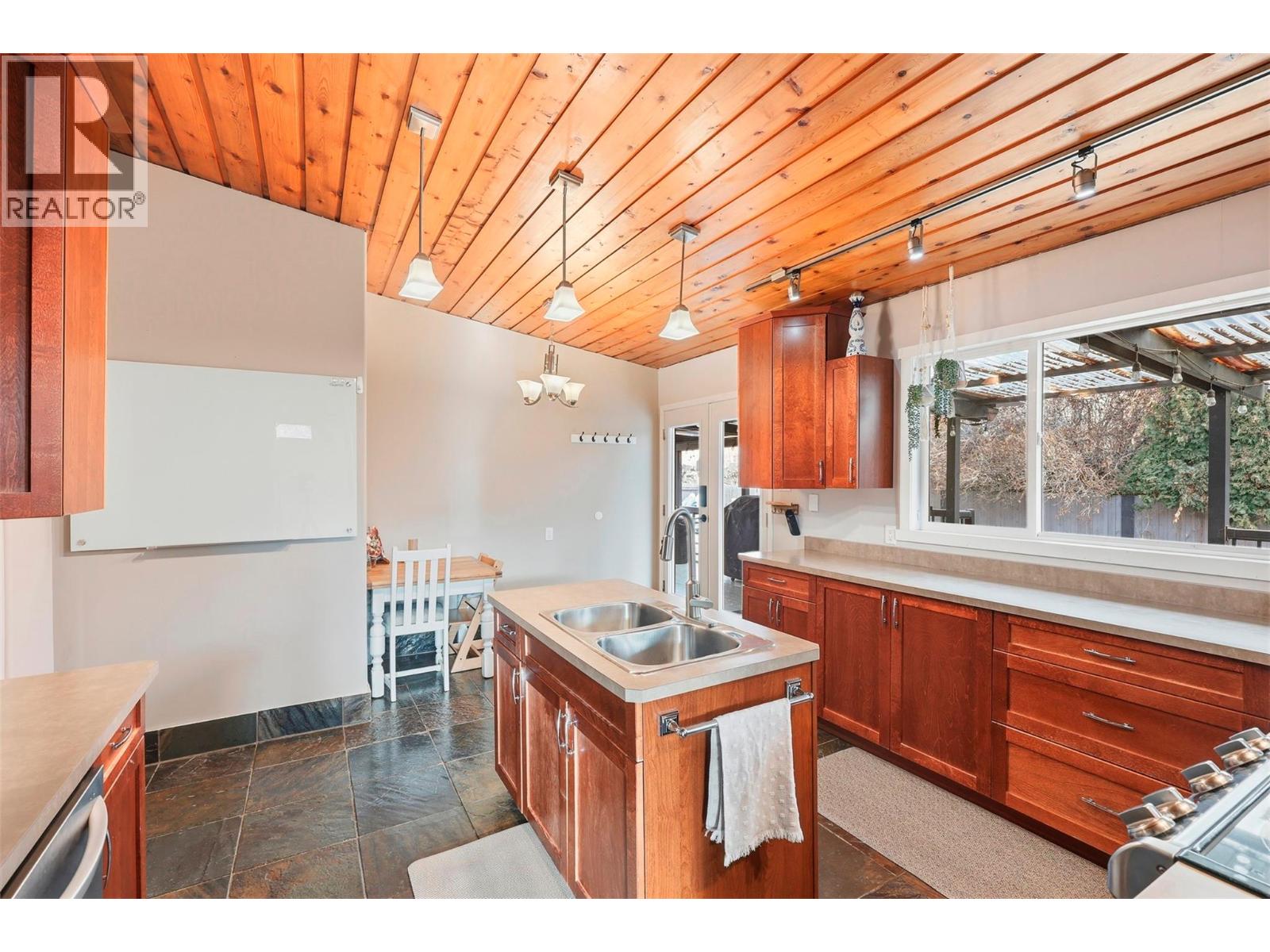 2520 Glenview Avenue, Kamloops, British Columbia  V2B 1P2 - Photo 7 - 10373647