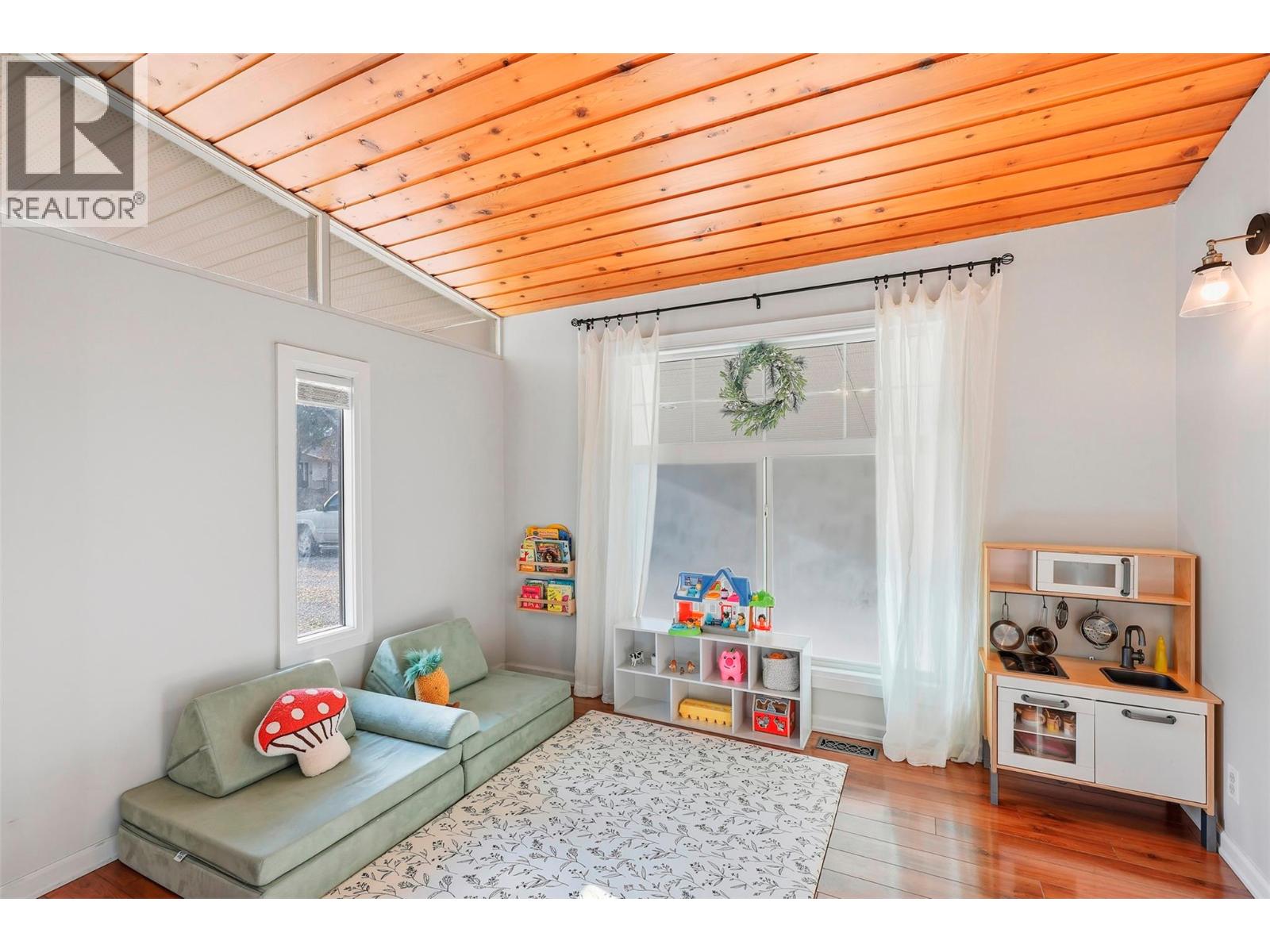 2520 Glenview Avenue, Kamloops, British Columbia  V2B 1P2 - Photo 19 - 10373647