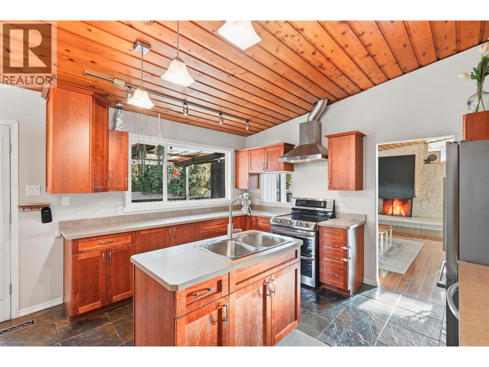 2520 Glenview Avenue, Kamloops, British Columbia  V2B 1P2 - Photo 8 - 10373647