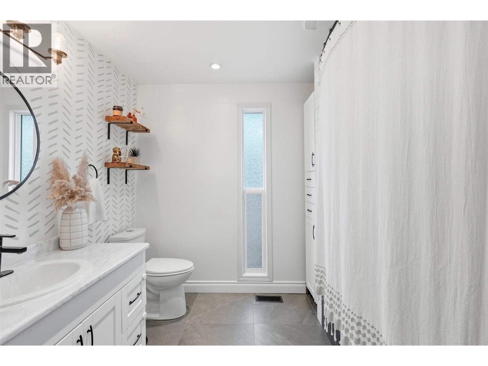 2520 Glenview Avenue, Kamloops, British Columbia  V2B 1P2 - Photo 30 - 10373647