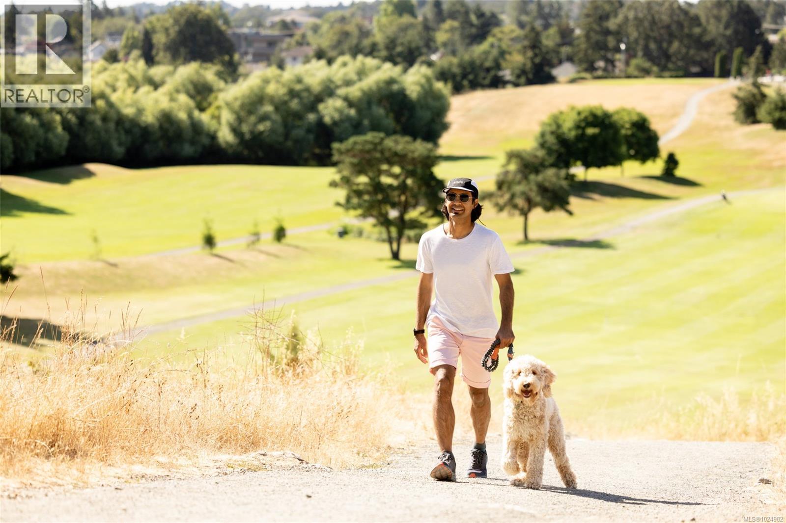 102 3226 Shelbourne St, Saanich, British Columbia  V8P 5G8 - Photo 10 - 1024982