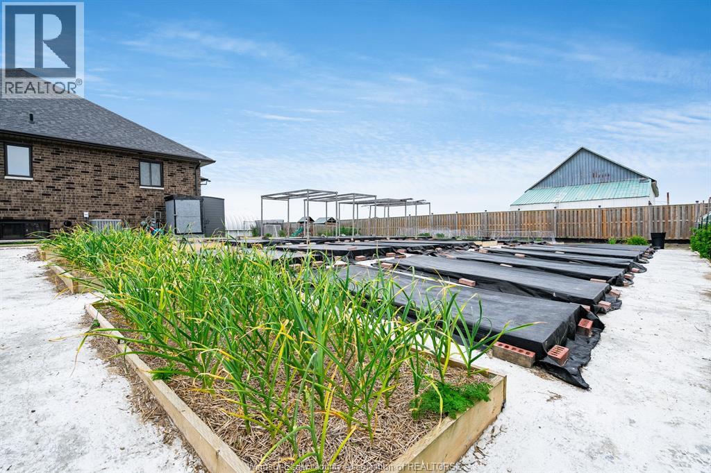 2125 Fox Run Road, Leamington, Ontario  N8H 3V7 - Photo 41 - 26002520