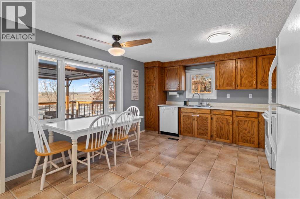 500 Queen Street, Elnora, Alberta  T0M 0Y0 - Photo 11 - A2271481