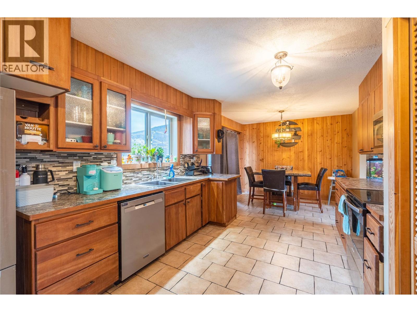 6402 Furrer Road, Kamloops, British Columbia  V2C 4V6 - Photo 5 - 10374983