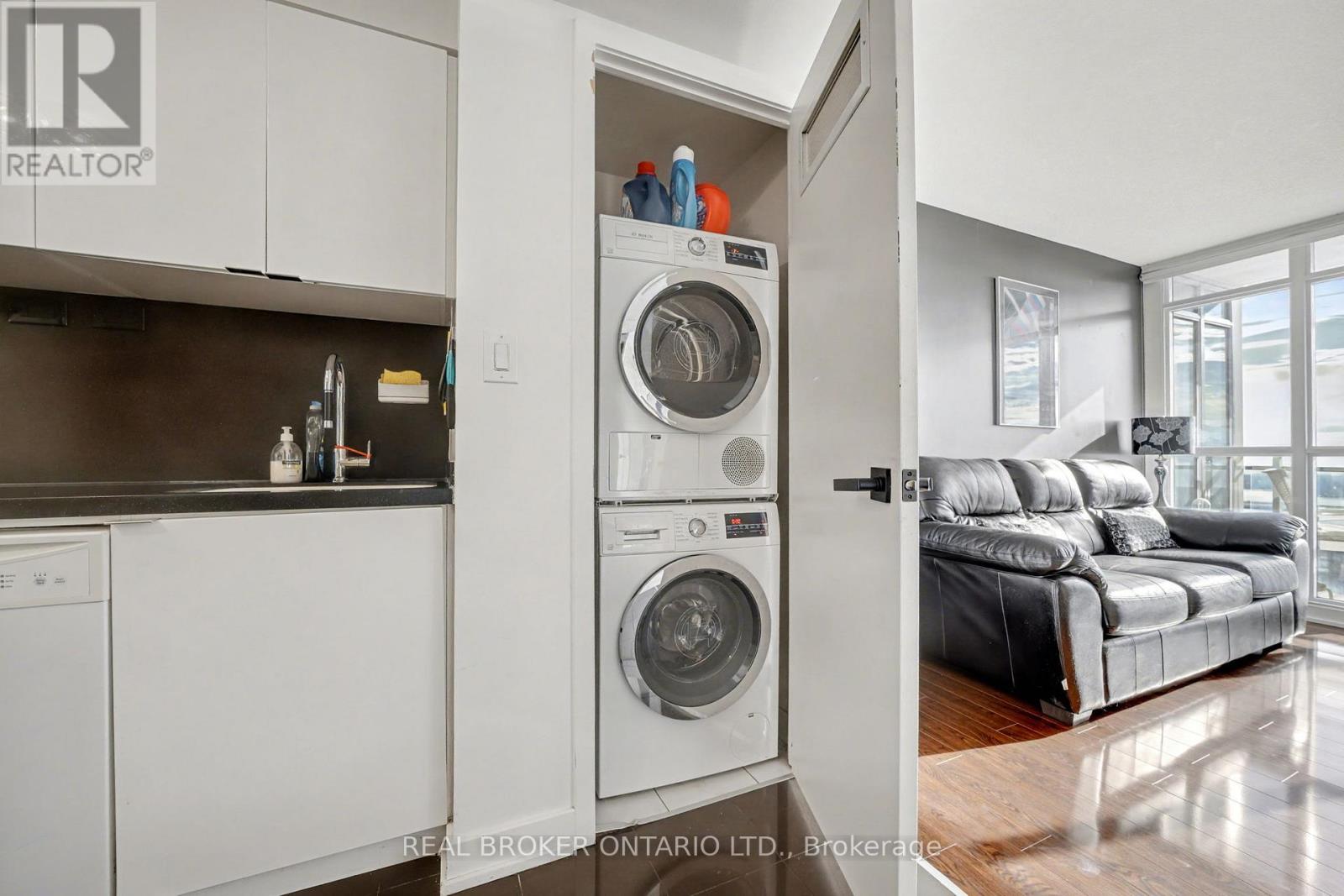 2608 - 15 Iceboat Terrace, Toronto, Ontario  M5V 4A5 - Photo 16 - C12758664