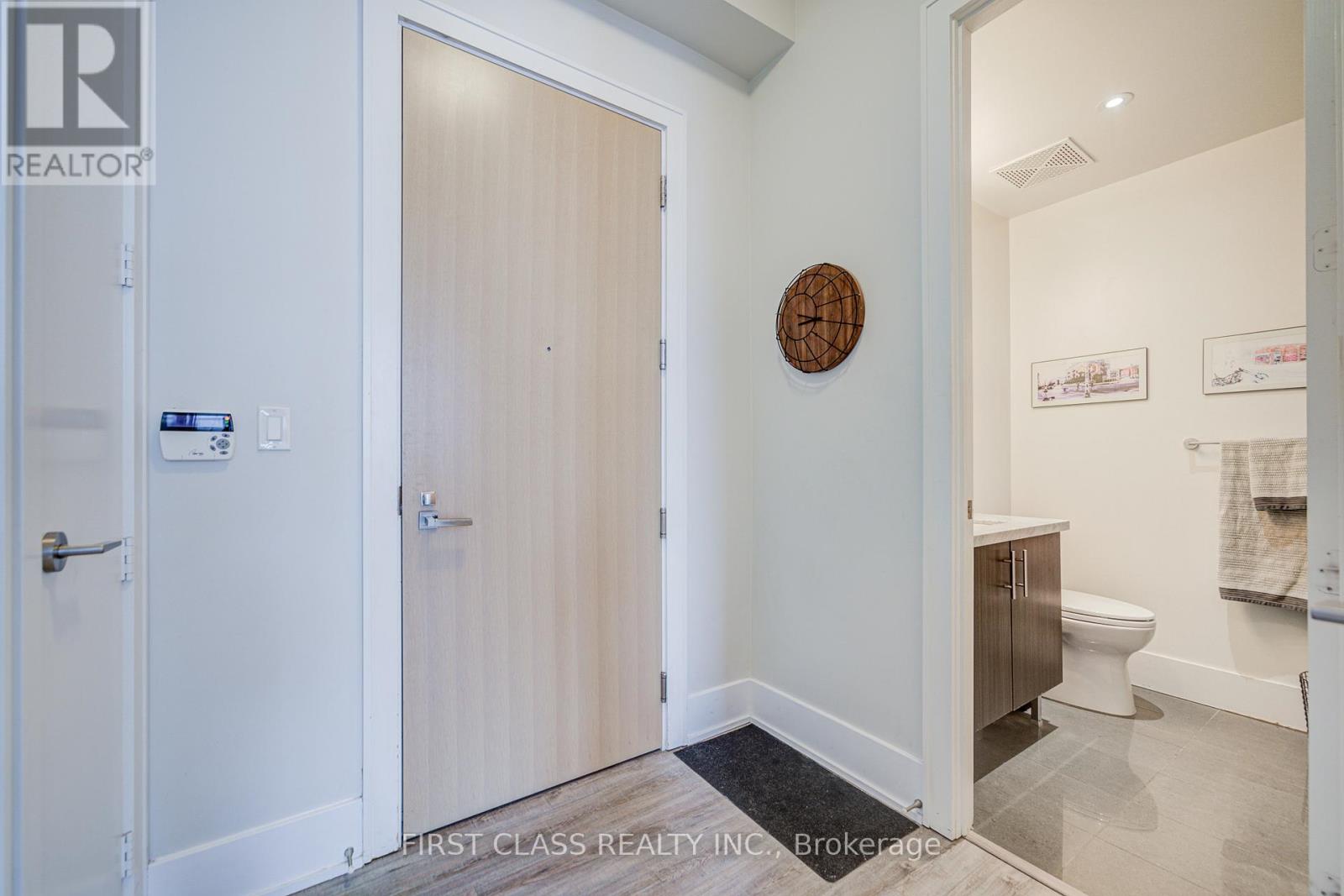 402 - 39 Queens Quay E, Toronto, Ontario  M5E 0A5 - Photo 5 - C12758484