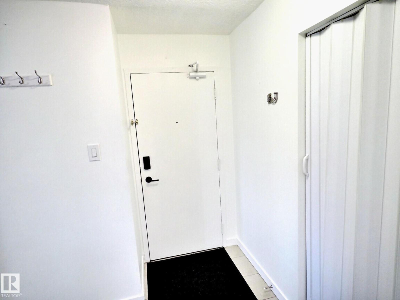 #110 9810 178 St Nw, Edmonton, Alberta  T5T 3H4 - Photo 2 - E4471778