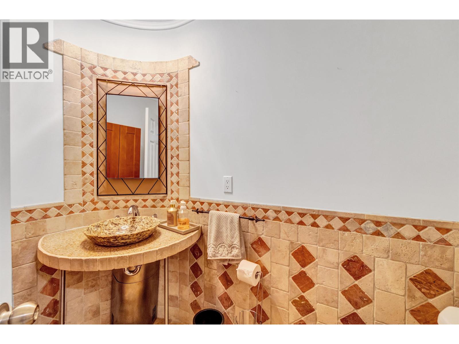 1219 Arborlynn Drive, North Vancouver, British Columbia  V7J 2V5 - Photo 22 - R3085995