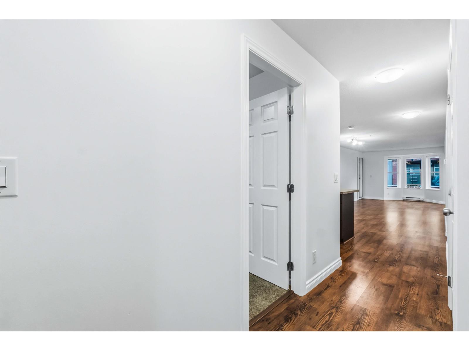 301 5488 198 Street, Langley, British Columbia  V3A 1G2 - Photo 4 - R3075864