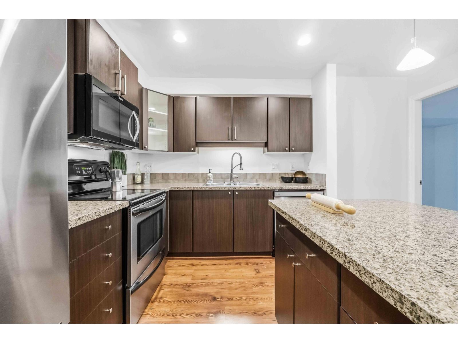 301 5488 198 Street, Langley, British Columbia  V3A 1G2 - Photo 8 - R3075864