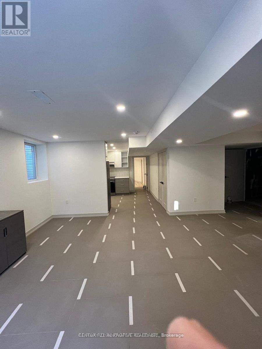 1042 Kingpeak Crescent, Pickering, Ontario  L1X 0H3 - Photo 2 - E12752322