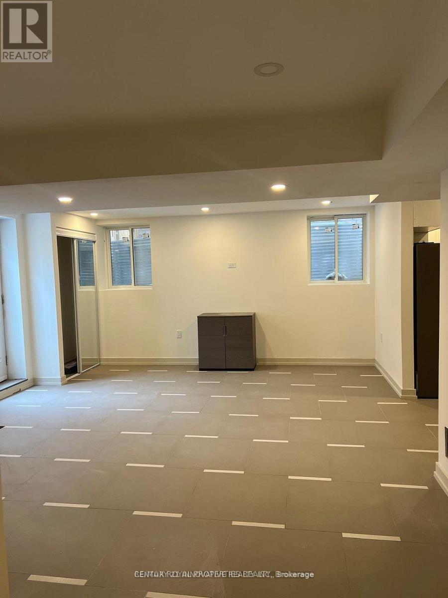 1042 Kingpeak Crescent, Pickering, Ontario  L1X 0H3 - Photo 4 - E12752322