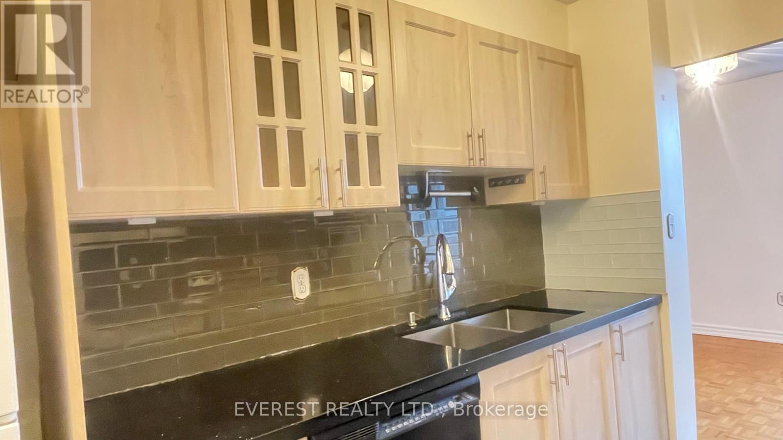 1705 - 3 Massey Square, Toronto, Ontario  M4C 5L5 - Photo 11 - E12758216