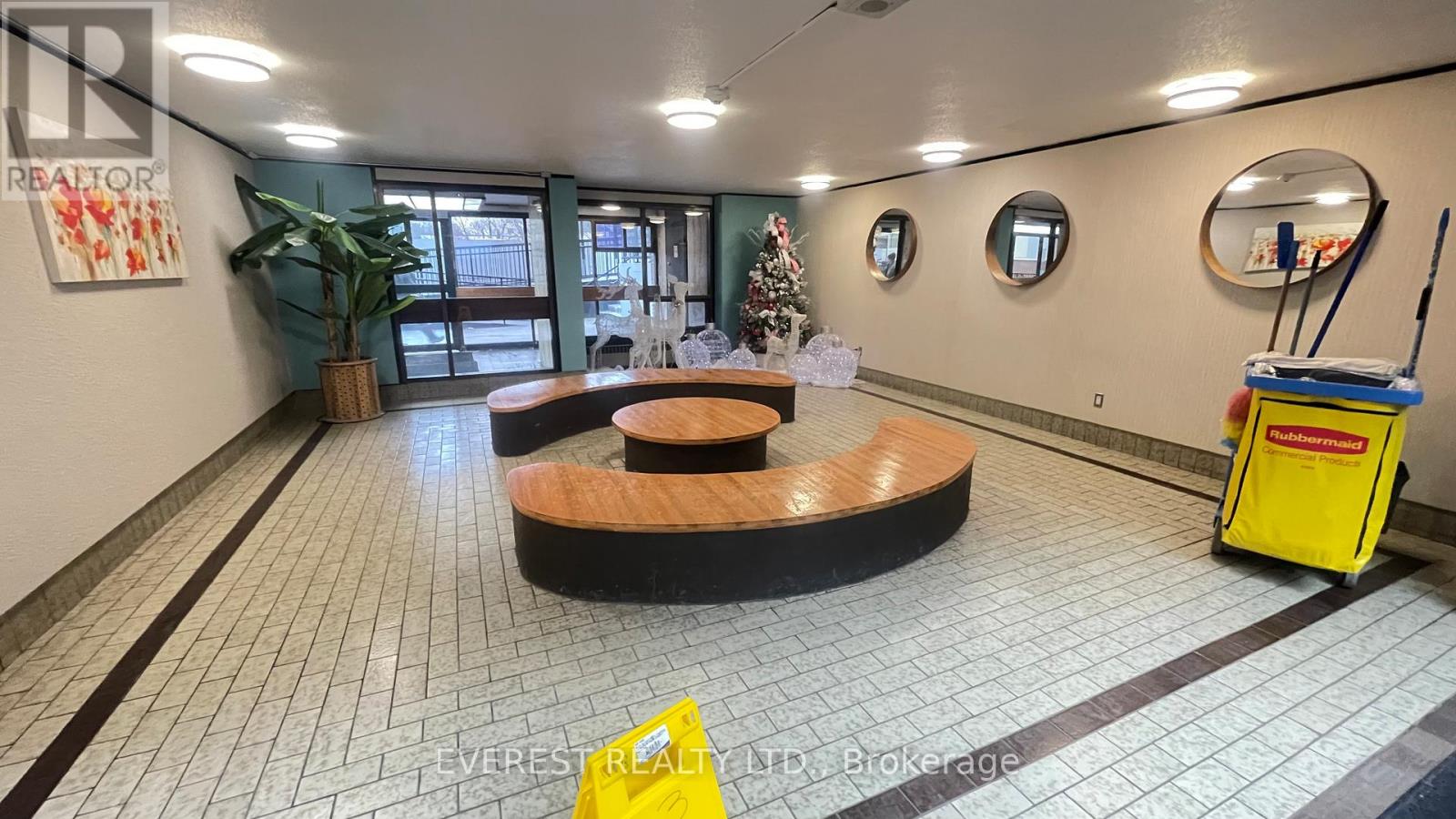 1705 - 3 Massey Square, Toronto, Ontario  M4C 5L5 - Photo 2 - E12758216