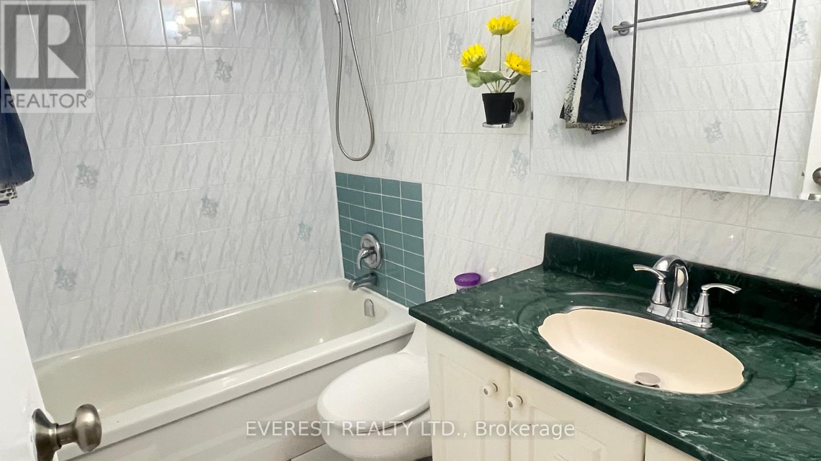 1705 - 3 Massey Square, Toronto, Ontario  M4C 5L5 - Photo 5 - E12758216