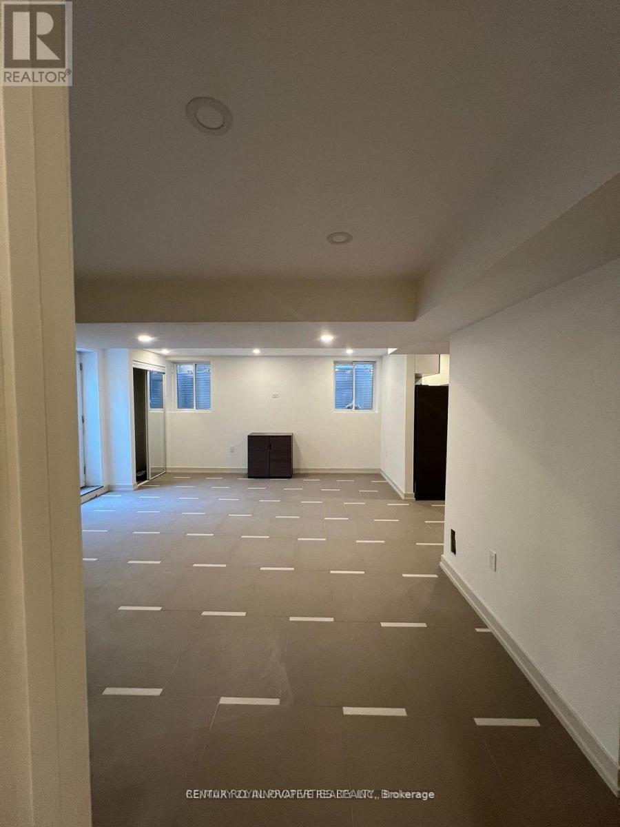 1042 Kingpeak Crescent, Pickering, Ontario  L1X 0H3 - Photo 9 - E12752322