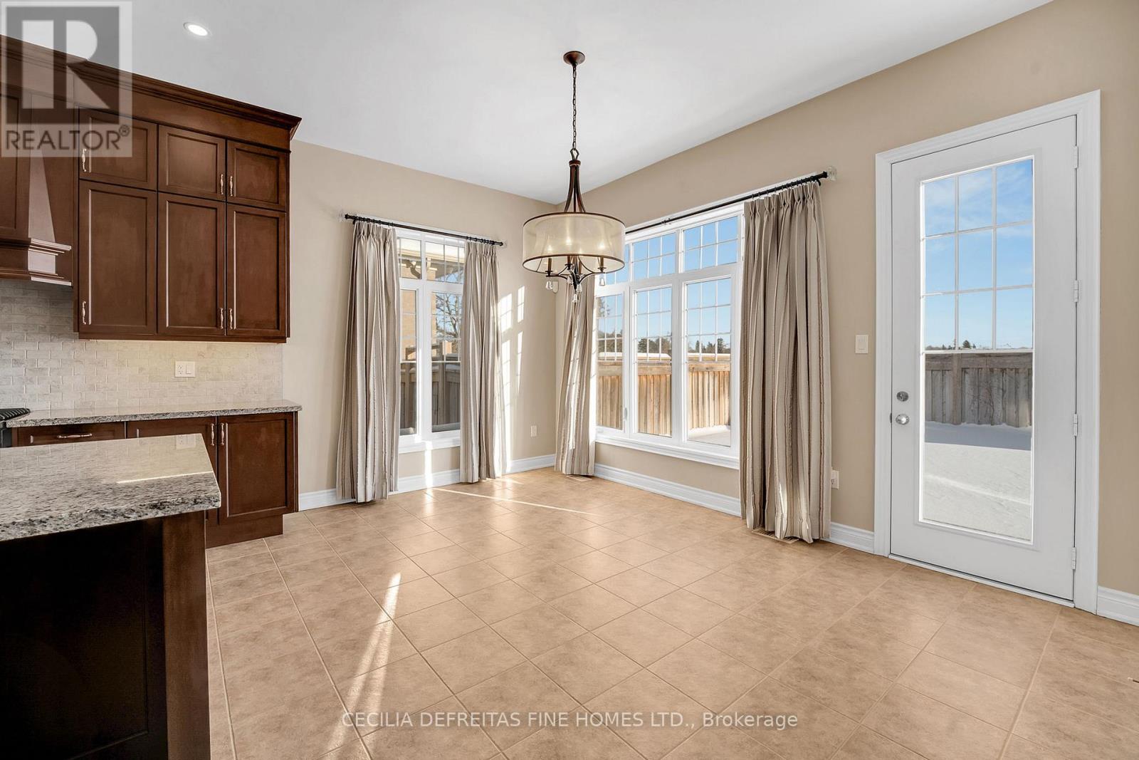 31 Munsie Drive, King, Ontario  L7B 0N8 - Photo 12 - N12758440