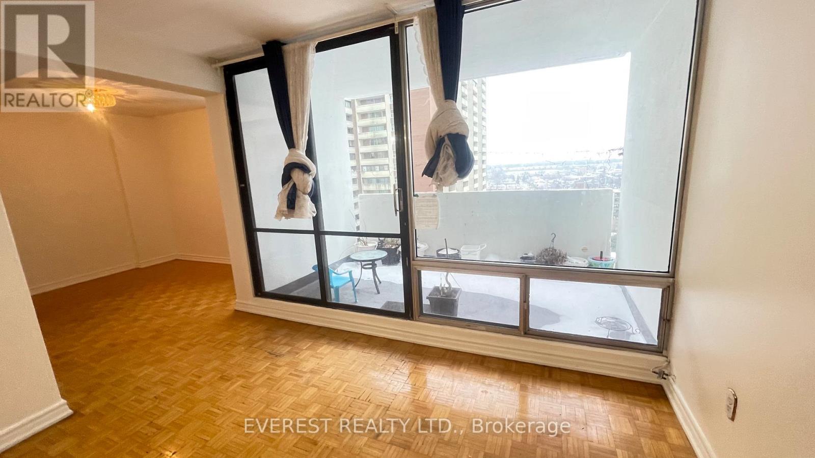 1705 - 3 Massey Square, Toronto, Ontario  M4C 5L5 - Photo 7 - E12758216