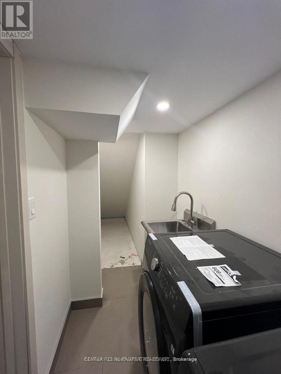 1042 Kingpeak Crescent, Pickering, Ontario  L1X 0H3 - Photo 24 - E12752322