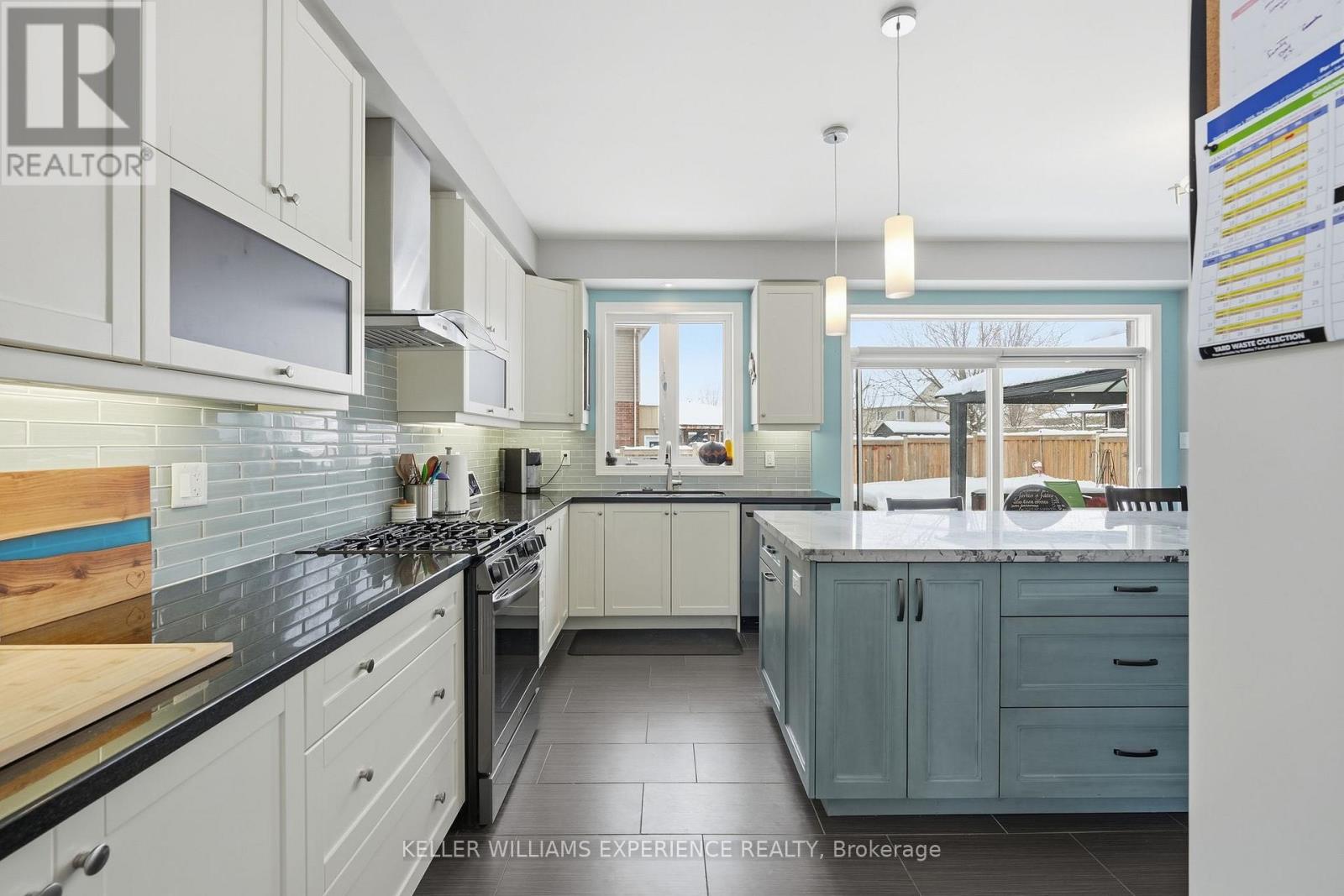 47 Mount Crescent, Essa (Angus), Ontario  L0M 1B5 - Photo 17 - N12758606