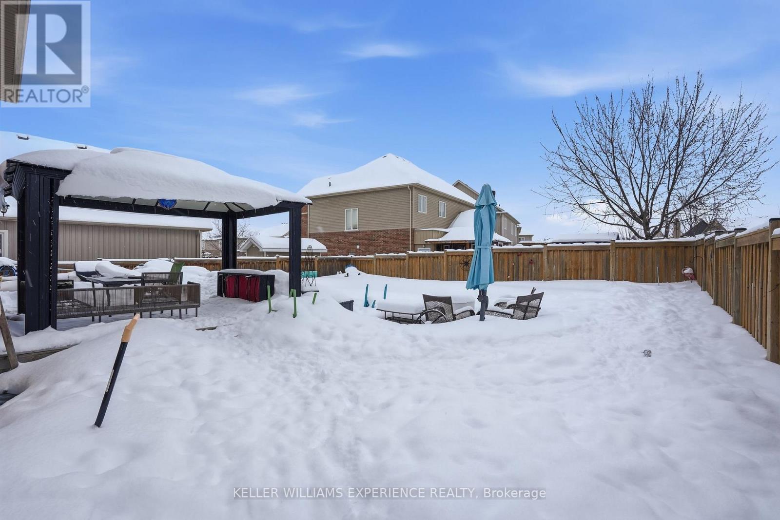 47 Mount Crescent, Essa (Angus), Ontario  L0M 1B5 - Photo 3 - N12758606