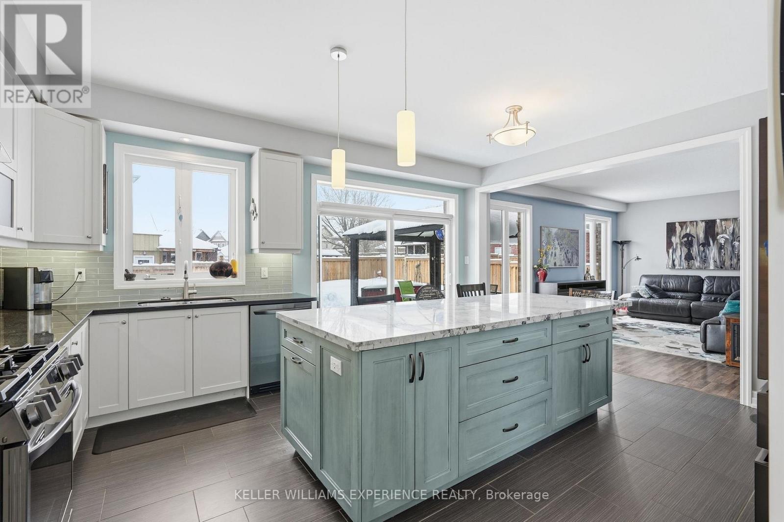 47 Mount Crescent, Essa (Angus), Ontario  L0M 1B5 - Photo 12 - N12758606