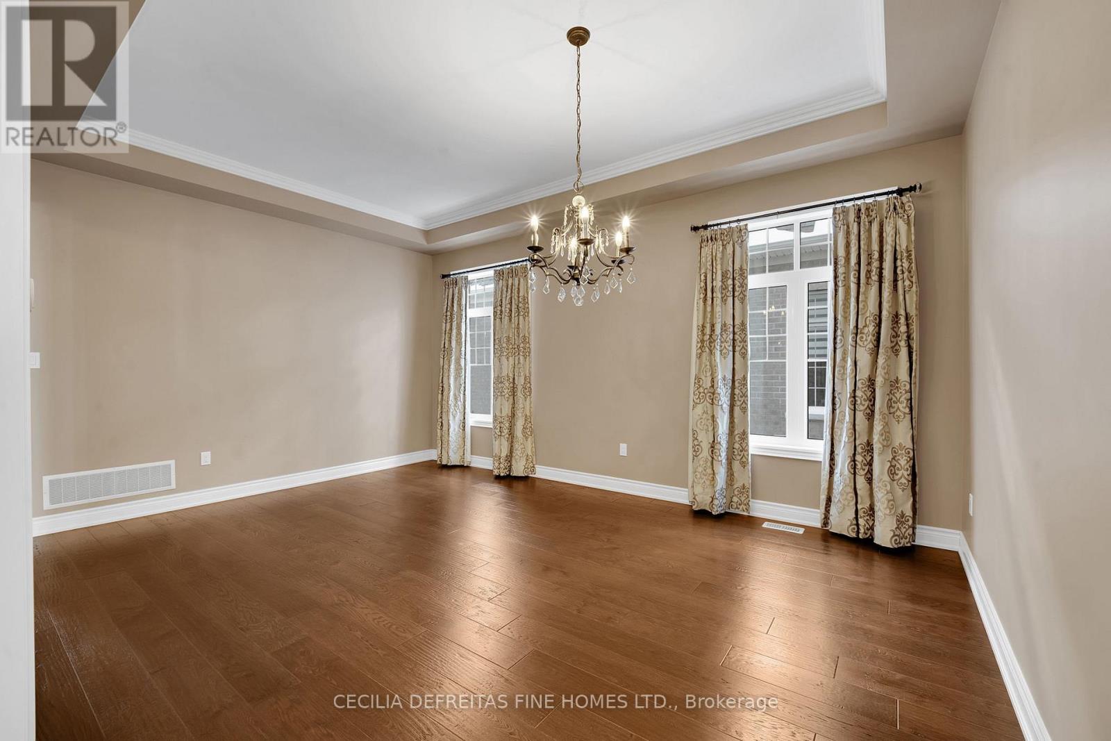 31 Munsie Drive, King, Ontario  L7B 0N8 - Photo 6 - N12758440