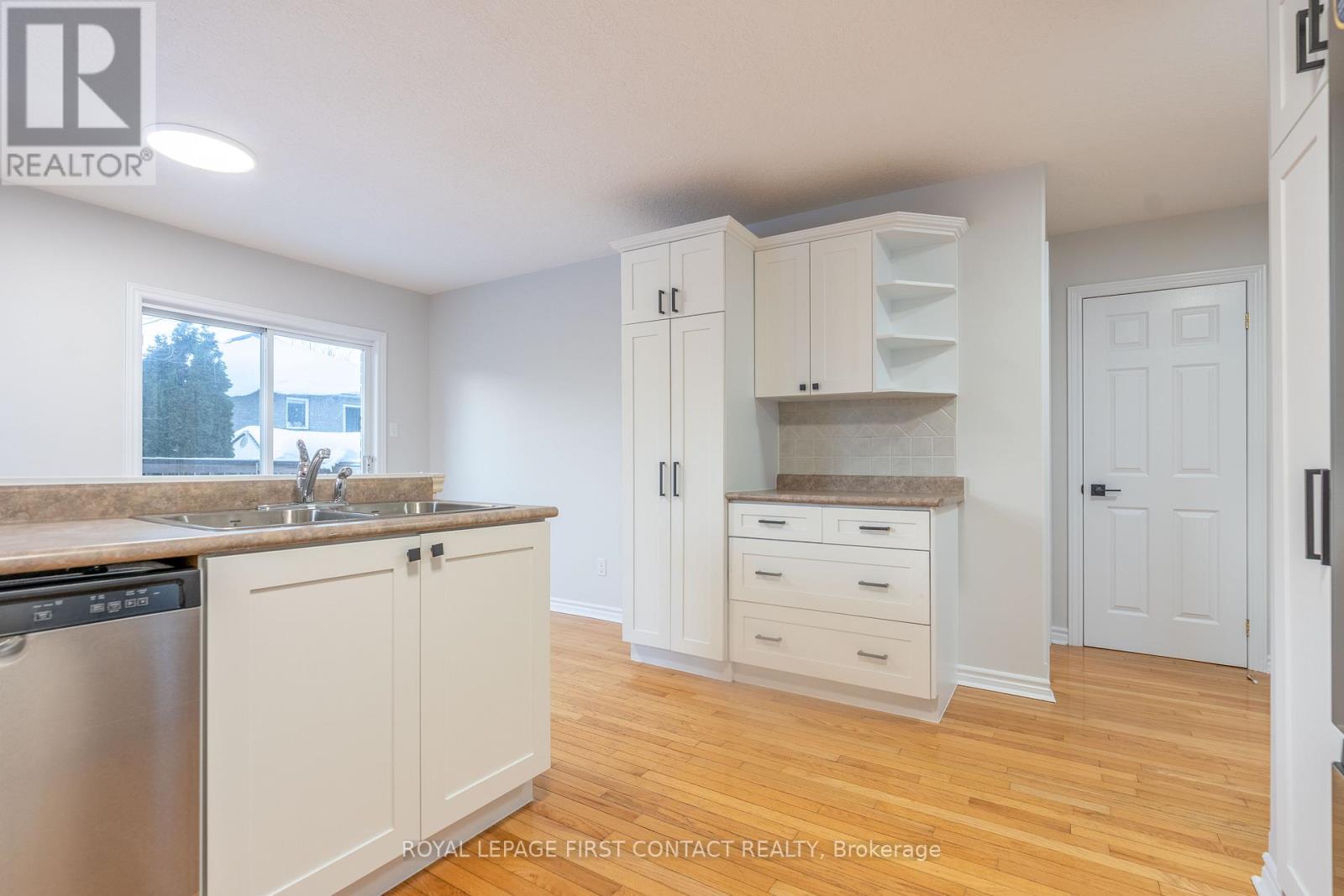 316 Johnson Street, Barrie (Georgian Drive), Ontario  L4M 7A1 - Photo 6 - S12758576