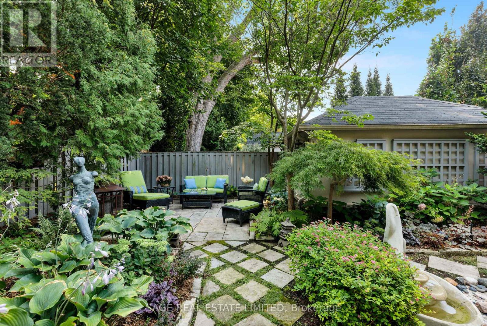 35 Grenview Boulevard N, Toronto, Ontario  M8X 2J9 - Photo 18 - W12758554