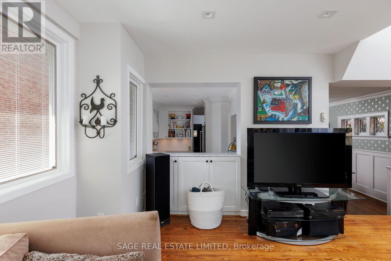 35 Grenview Boulevard N, Toronto, Ontario  M8X 2J9 - Photo 25 - W12758554