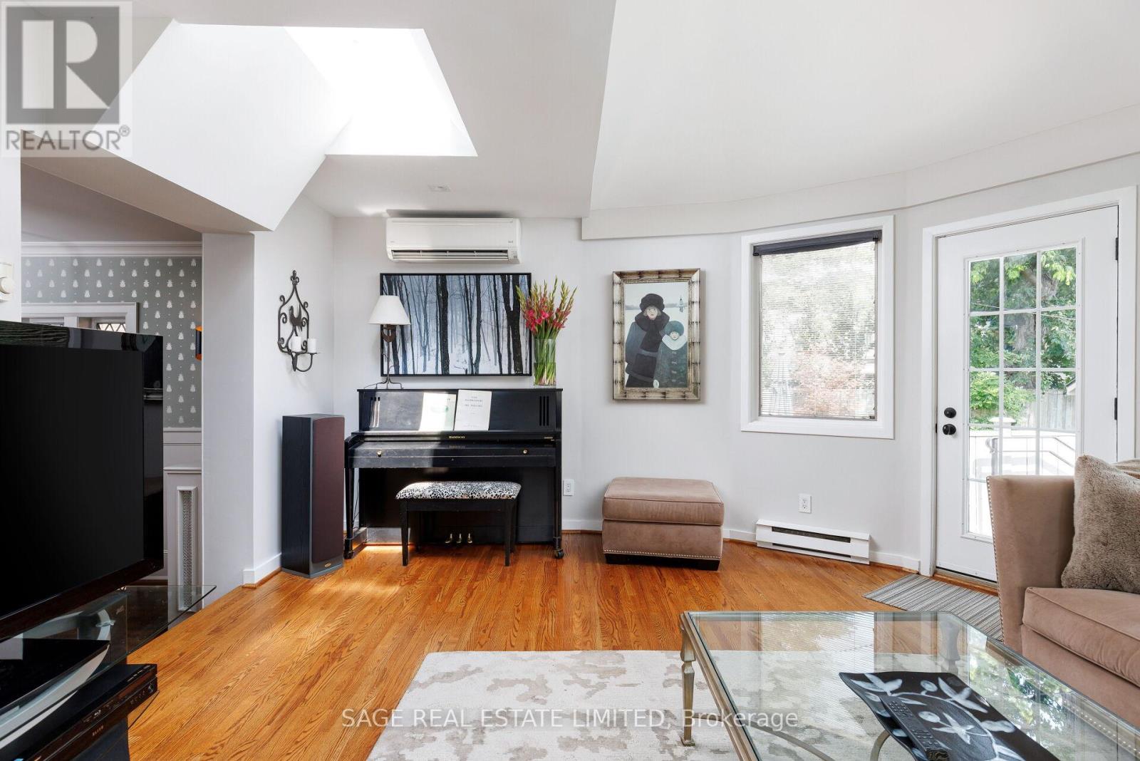 35 Grenview Boulevard N, Toronto, Ontario  M8X 2J9 - Photo 14 - W12758554