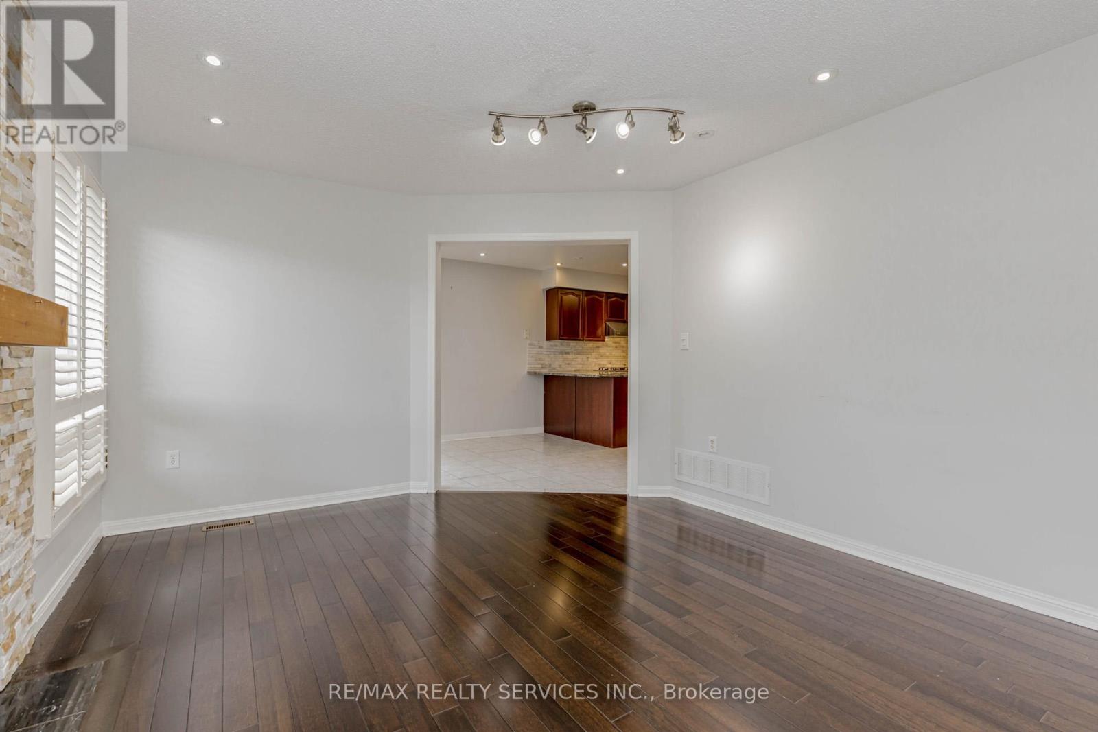 Upper - 106 Narrow Valley Crescent, Brampton, Ontario  L6R 2M6 - Photo 13 - W12758586