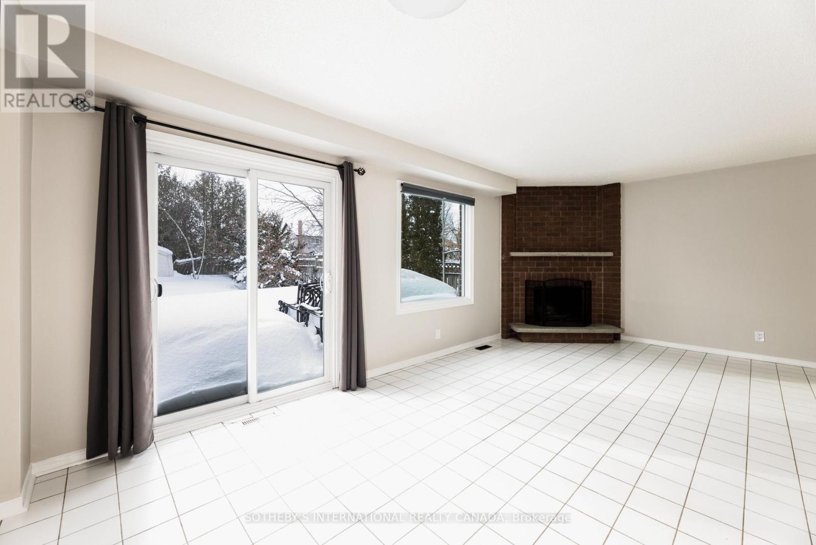 36 Ailsa Drive, Georgina, Ontario  L4P 3N5 - Photo 4 - N12758238