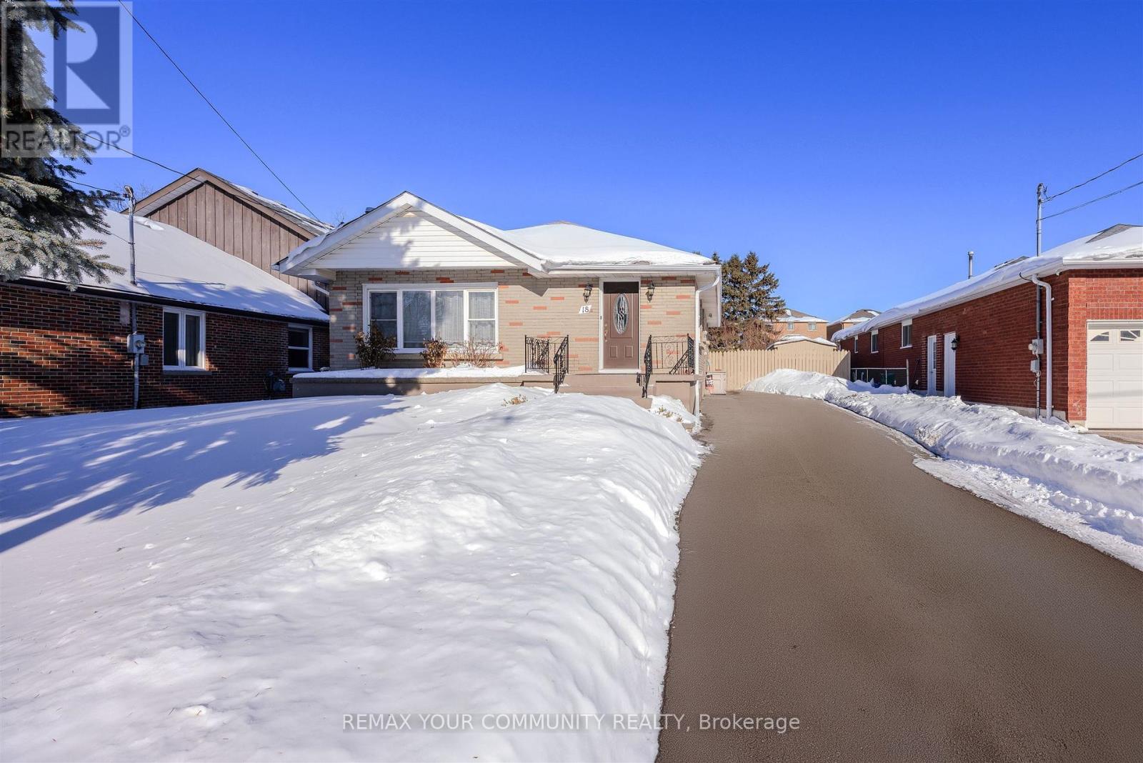 UPPER - 18 RAILWAY STREET, Vaughan, Ontario