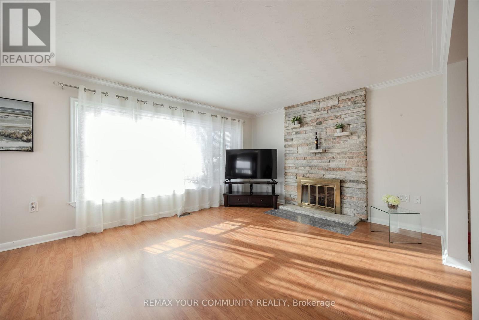 Upper - 18 Railway Street, Vaughan, Ontario  L6A 1P7 - Photo 3 - N12758670