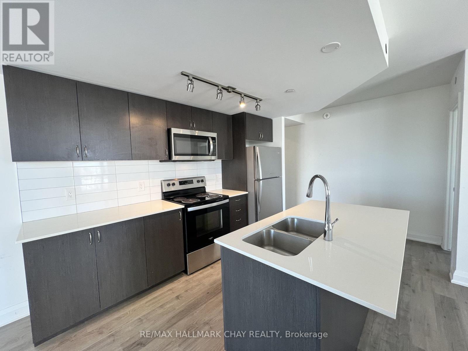 618 - 58 Lakeside Terrace, Barrie, Ontario  L4M 7N9 - Photo 2 - S12709742