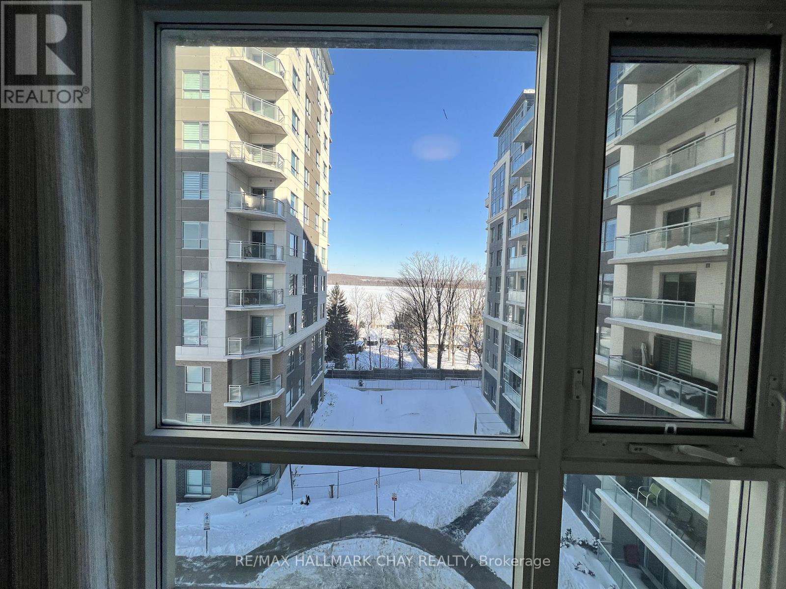 618 - 58 Lakeside Terrace, Barrie, Ontario  L4M 7N9 - Photo 4 - S12709742