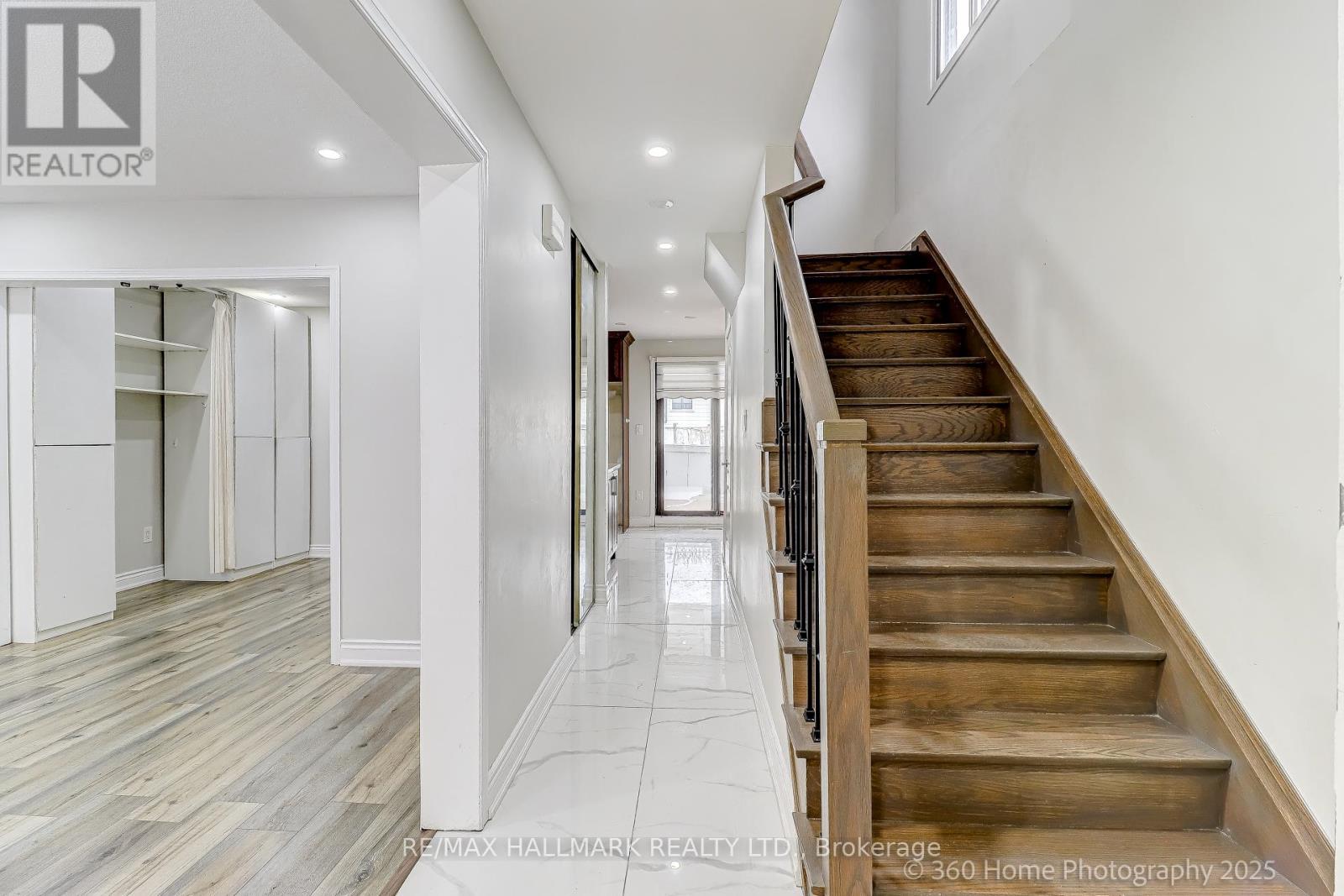 7 Grenadier Road, Brampton, Ontario  L6S 1T5 - Photo 3 - W12747406