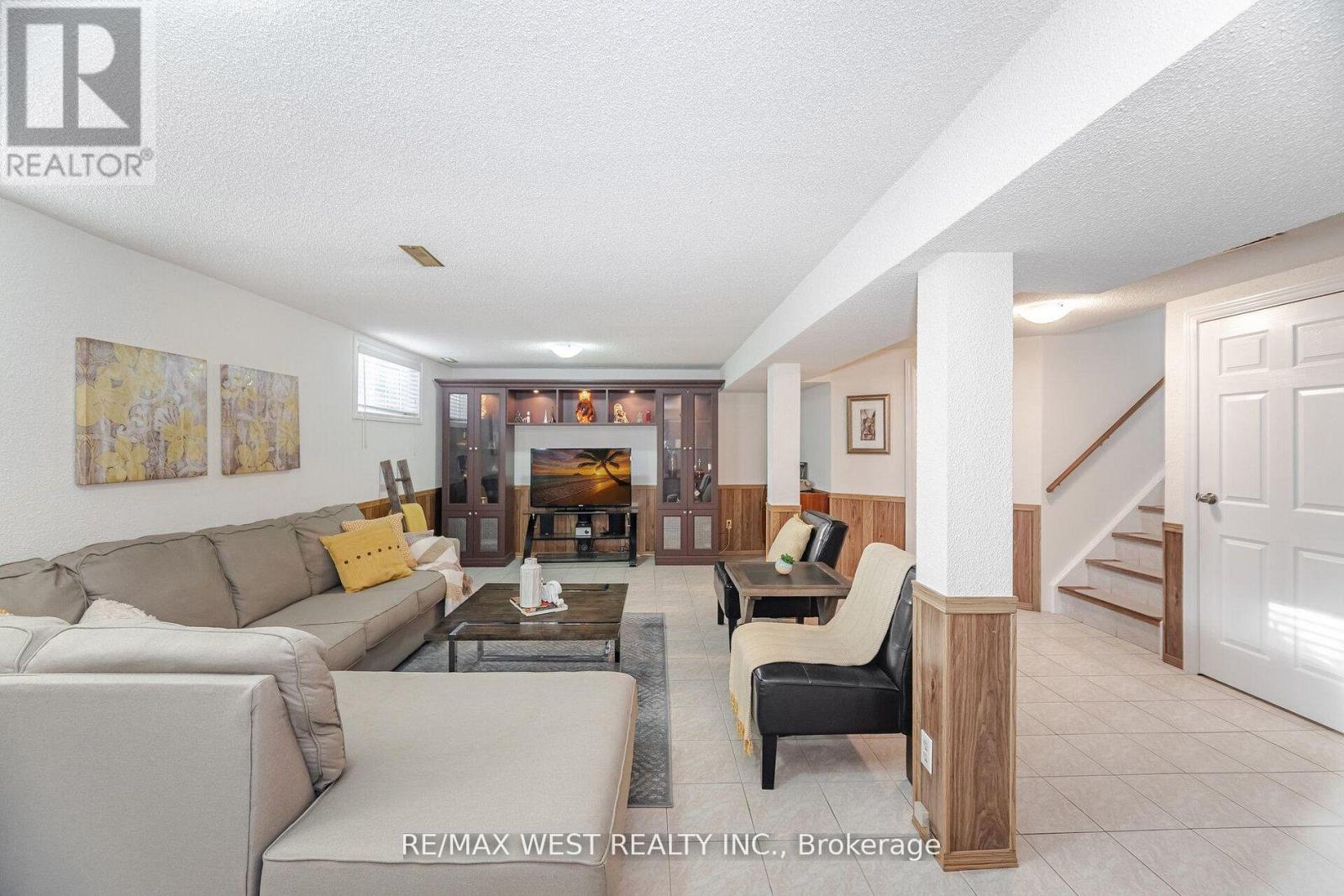 17 Malcolm Crescent, Brampton, Ontario  L6S 3C7 - Photo 23 - W12679760