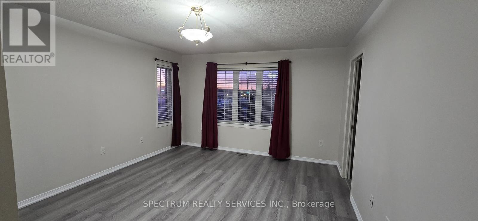 3475 Angel Pass Drive, Mississauga, Ontario  L5M 7N5 - Photo 4 - W12754960