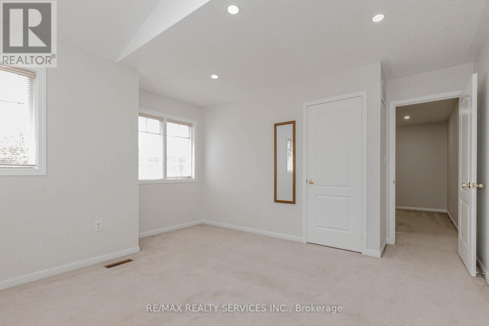 Upper - 106 Narrow Valley Crescent, Brampton, Ontario  L6R 2M6 - Photo 18 - W12758586