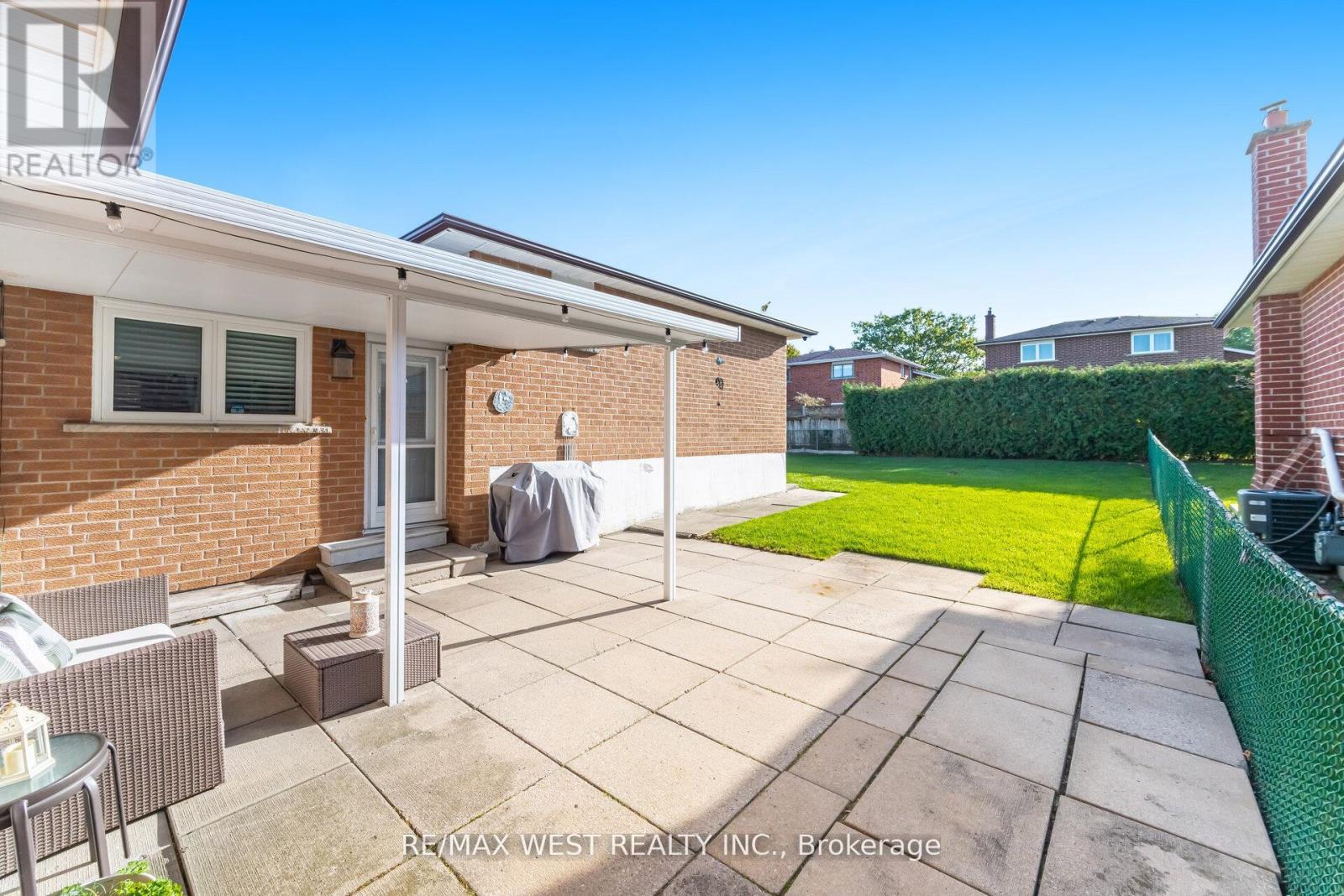 17 Malcolm Crescent, Brampton, Ontario  L6S 3C7 - Photo 33 - W12679760